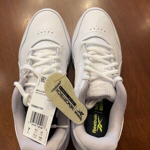 NWT Reebok Walk Ultra size 7 womens
